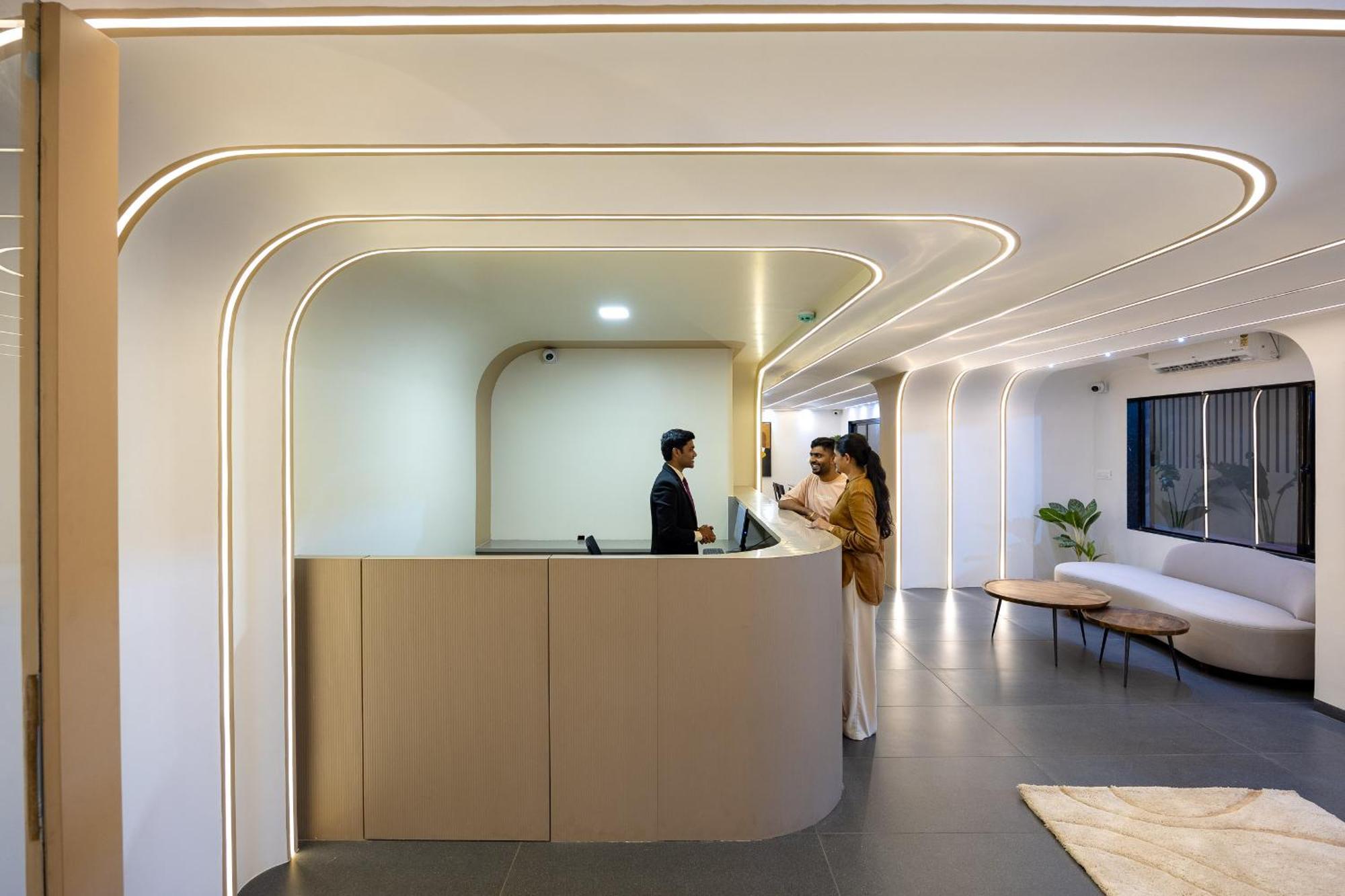 Saavi Suites Daman Kültér fotó