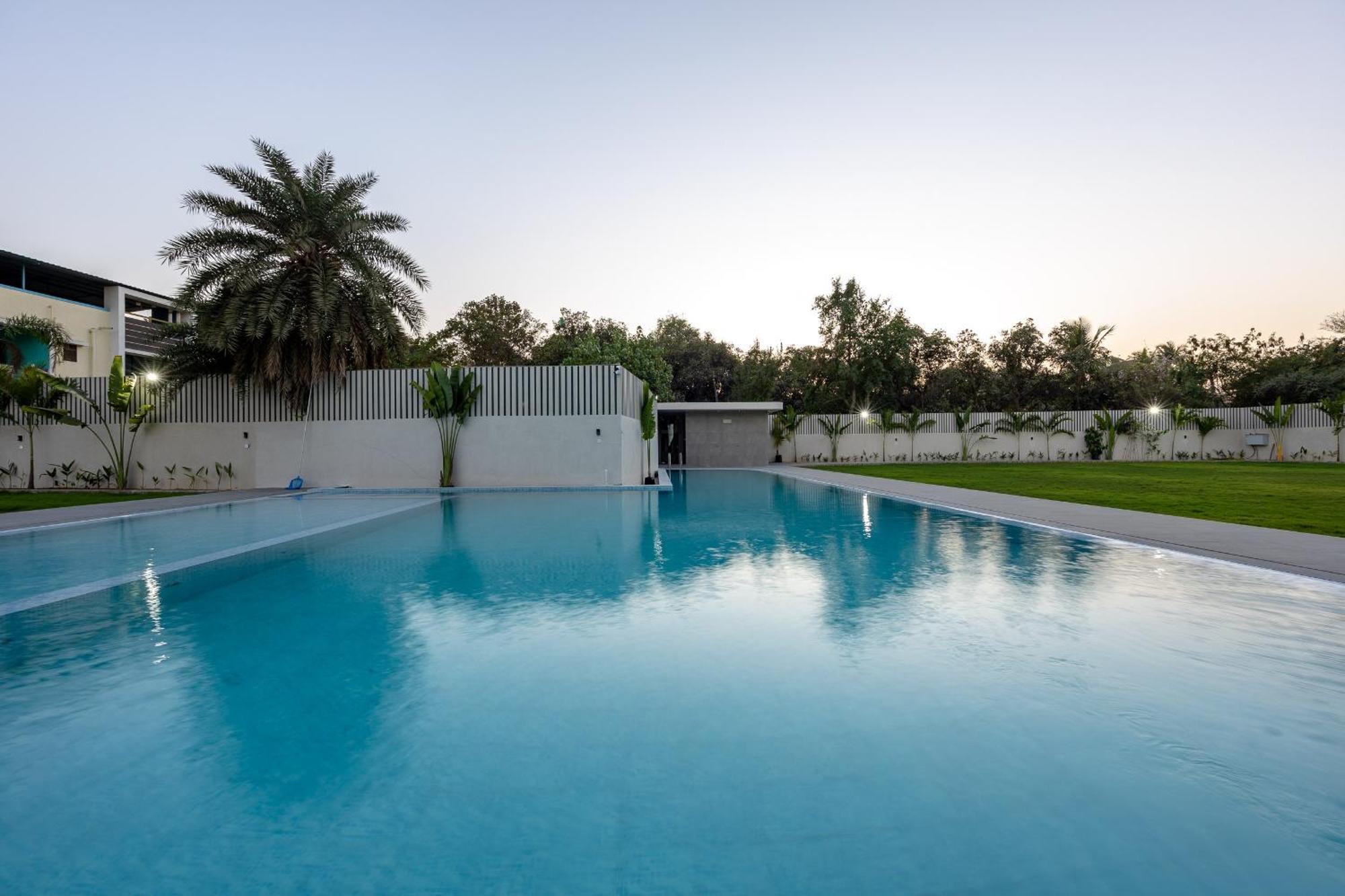Saavi Suites Daman Kültér fotó