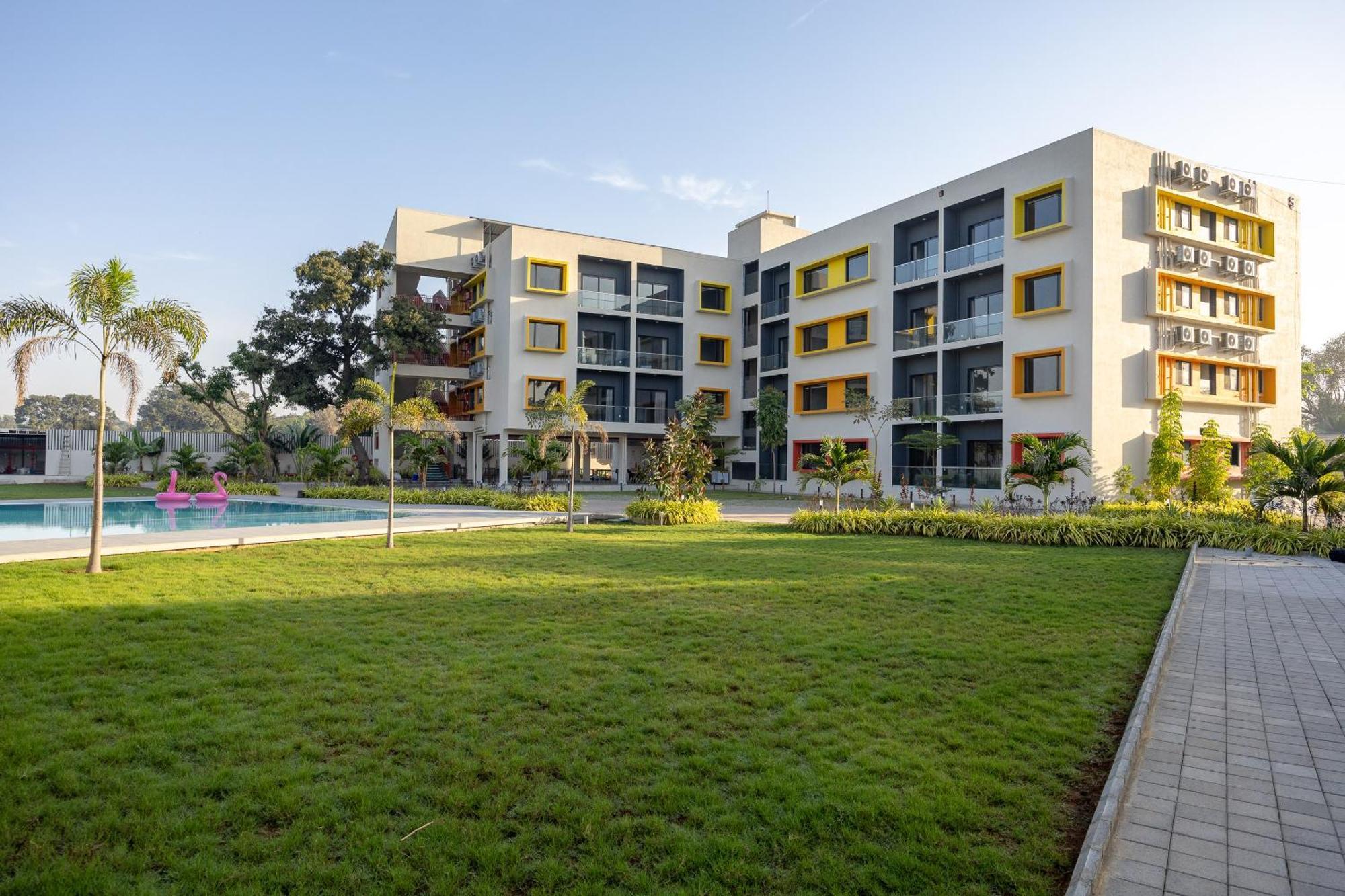 Saavi Suites Daman Kültér fotó